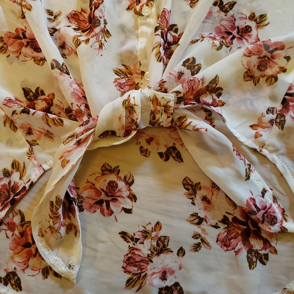 Beauties silk cold shoulder top - Picture 4 of 8